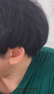【韩国】羽毛球运动员崴脚 被趁机甜吮