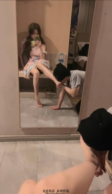 【小奈大人】疯狂甜吃洛丽塔美少女的白嫩脚丫