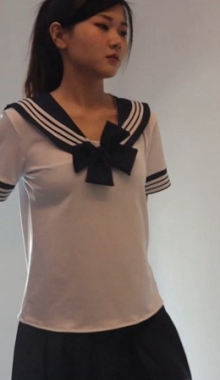 【得意客】水手服学妹被放倒玩弄玉足