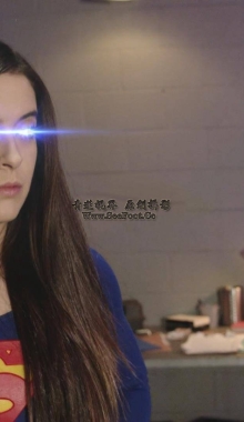 【superhero】女超人被壮汉放倒拖靴玩甜丝袜脚