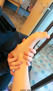 【苏儿】居家狂甜白袜嫩脚丫