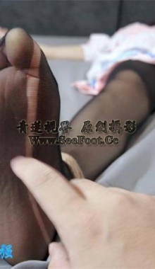 【网友作品】新人小琦首次tk 旗袍lo装黑丝挠痒-1080P[1.5G/34分钟]