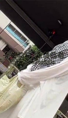 跟踪帆布鞋妹子尾随到家放倒后狂甜玉足